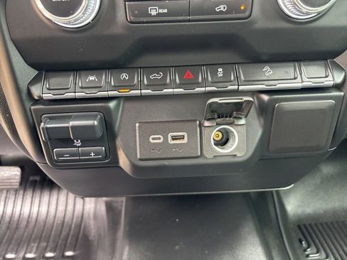 Used 2023 GMC Sierra 1500 Pro AWD/4WD image 36