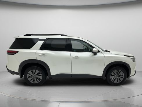 Used 2024 Nissan Pathfinder SV AWD/4WD image 6
