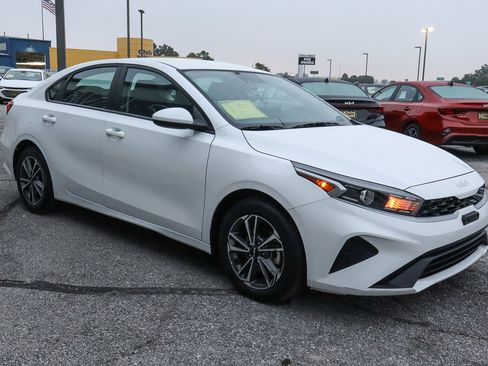 Used 2024 Kia Forte LXS image 3