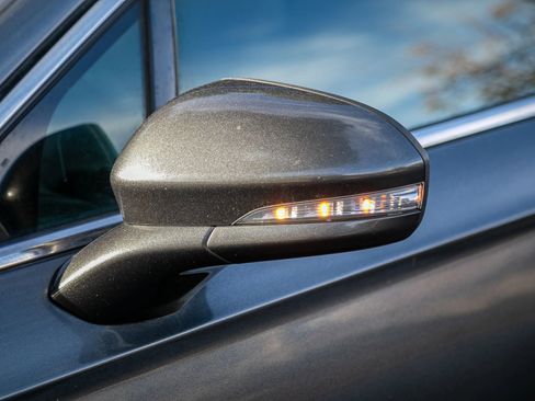 Used 2018 Ford Fusion Titanium image 19