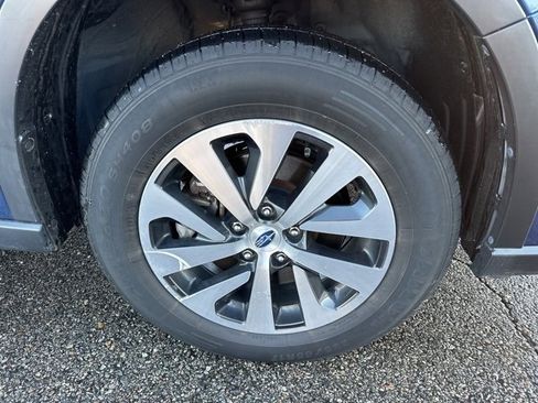 Used 2022 Subaru Outback Premium image 9