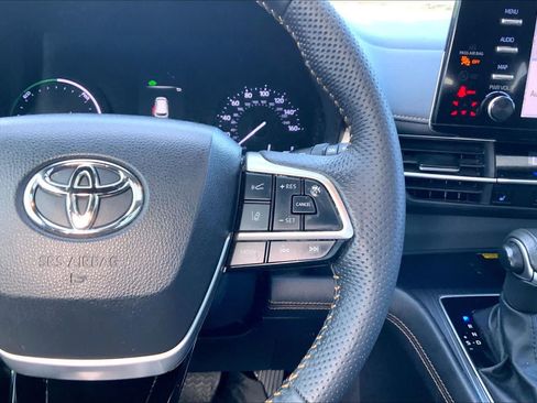 Used 2023 Toyota Sienna XLE Woodland Edition AWD/4WD image 25