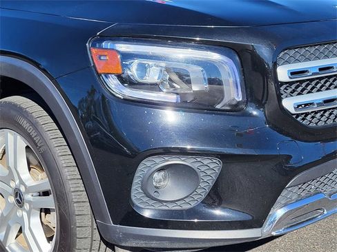Used 2023 Mercedes-Benz GLB 250 4MATIC image 5