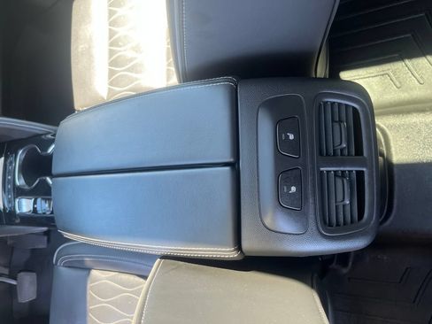 Certified 2022 Buick Envision Avenir w/ Technology Package II AWD/4WD image 34