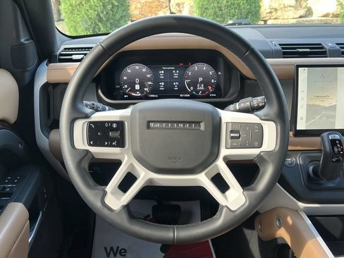 Used 2025 Land Rover Defender 130 X-Dynamic SE AWD/4WD image 23