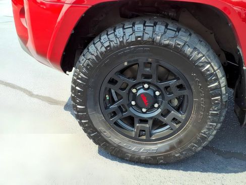 Used 2022 Toyota 4Runner TRD Off-Road Premium w/ Moonroof Package AWD/4WD image 9