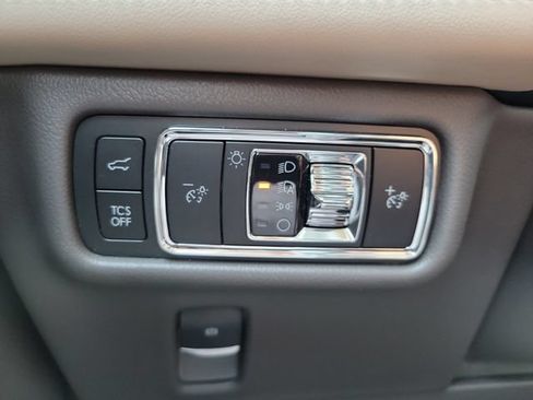 Used 2023 Lincoln Nautilus AWD w/ Premium Package image 11