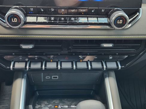 New 2026 Chevrolet Colorado ZR2 w/ Technology Package image 15