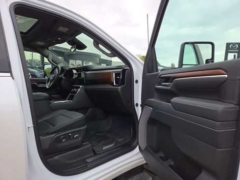 Used 2025 GMC Sierra 3500 Denali AWD/4WD image 15