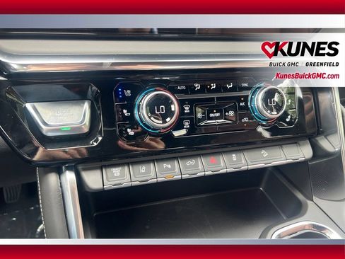 New 2026 GMC Sierra 3500 Denali Ultimate AWD/4WD image 27