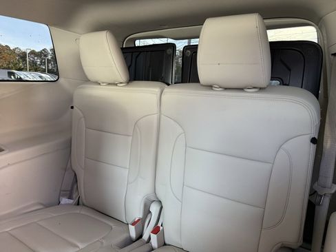 Used 2021 GMC Acadia Denali w/ Denali Technology Package image 28