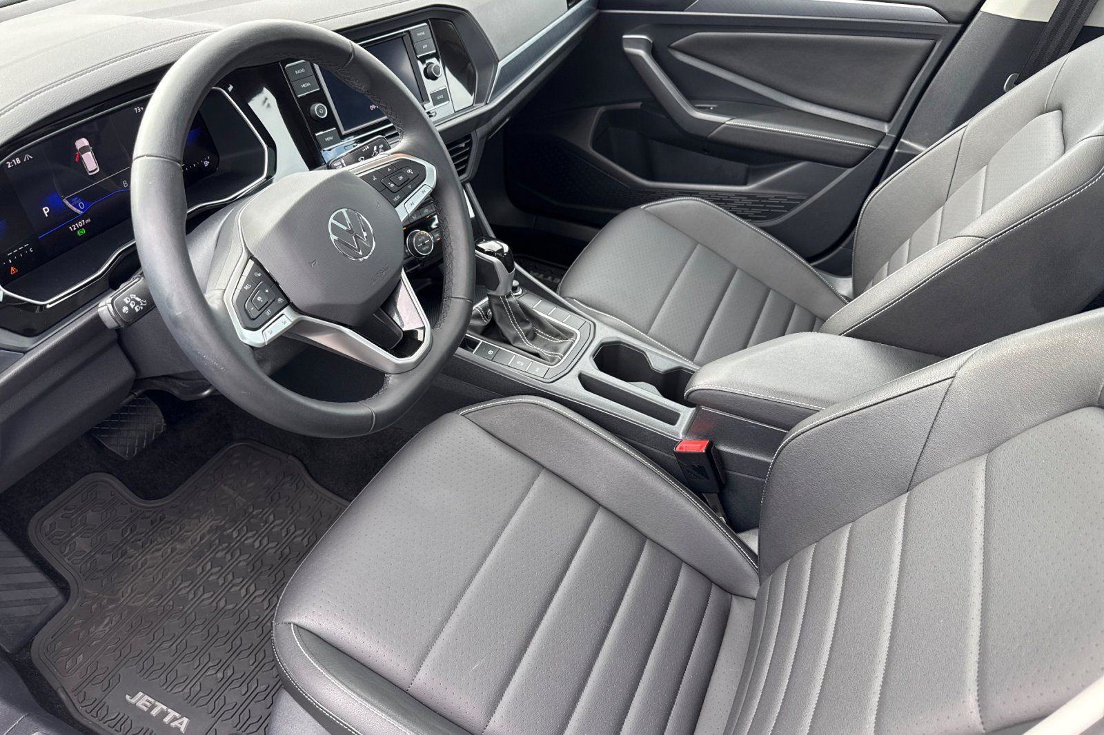 Used 2024 Volkswagen Jetta SE w/ Panoramic Sunroof Package FWD image 9