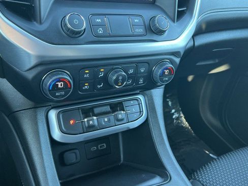 Used 2023 GMC Acadia SLE w/ Elevation Edition image 17