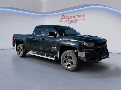 Used 2017 Chevrolet Silverado 1500 LT w/ Midnight Edition image 7