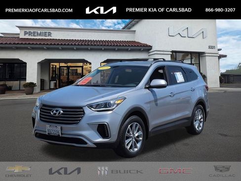 Used 2018 Hyundai Santa Fe SE FWD image 1
