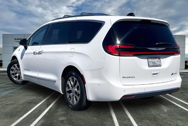 Used 2023 Chrysler Pacifica Pinnacle FWD image 10