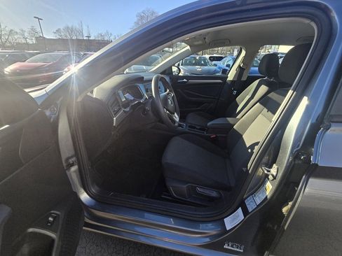 Used 2020 Volkswagen Jetta SE image 16