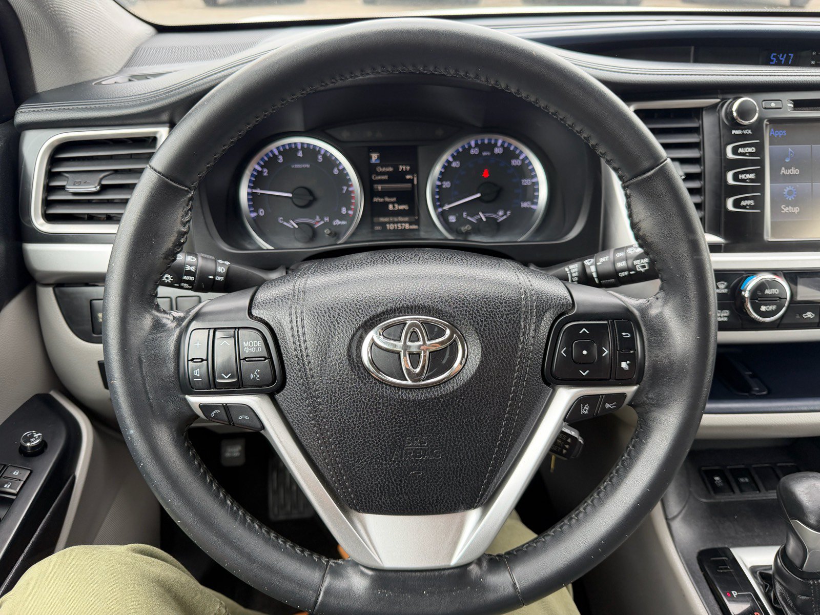 Used 2017 Toyota Highlander Plus w/ Carpet Mat Package FWD image 29