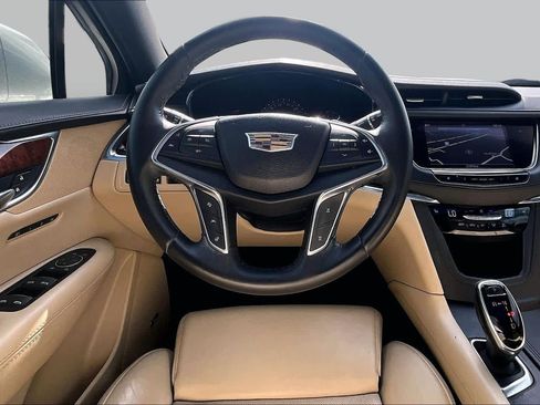 Used 2017 Cadillac XT5 Luxury w/ Driver Awareness Package FWD image 6