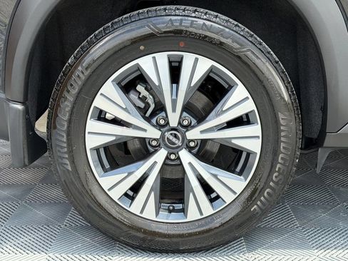 Used 2023 Nissan Rogue SV AWD/4WD image 19