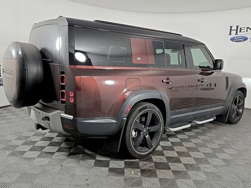 Used 2023 Land Rover Defender 130 SE image 4