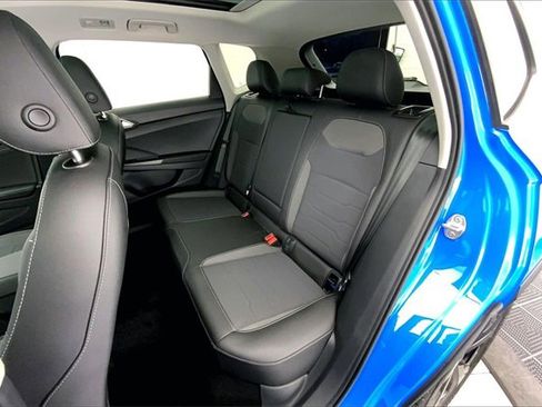 Used 2025 Volkswagen Taos SE image 26