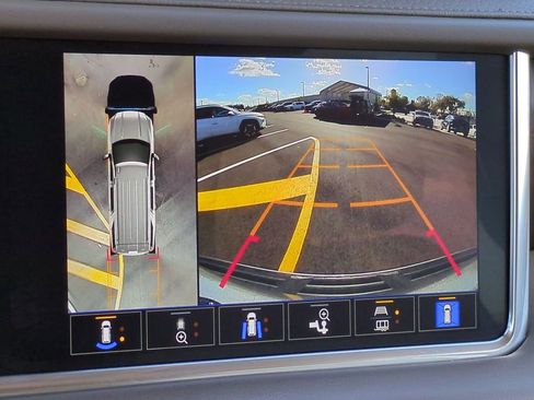 Used 2022 GMC Yukon XL Denali image 32