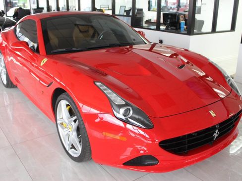 Used 2016 Ferrari California T RWD image 2