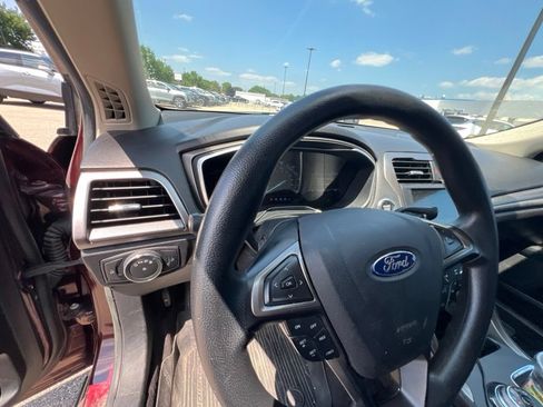 Used 2017 Ford Fusion SE FWD image 13