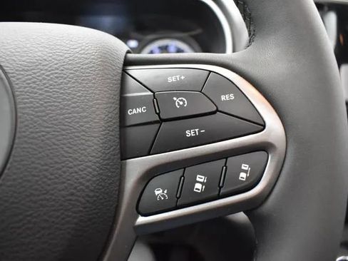 Used 2022 Jeep Cherokee Limited AWD/4WD image 24