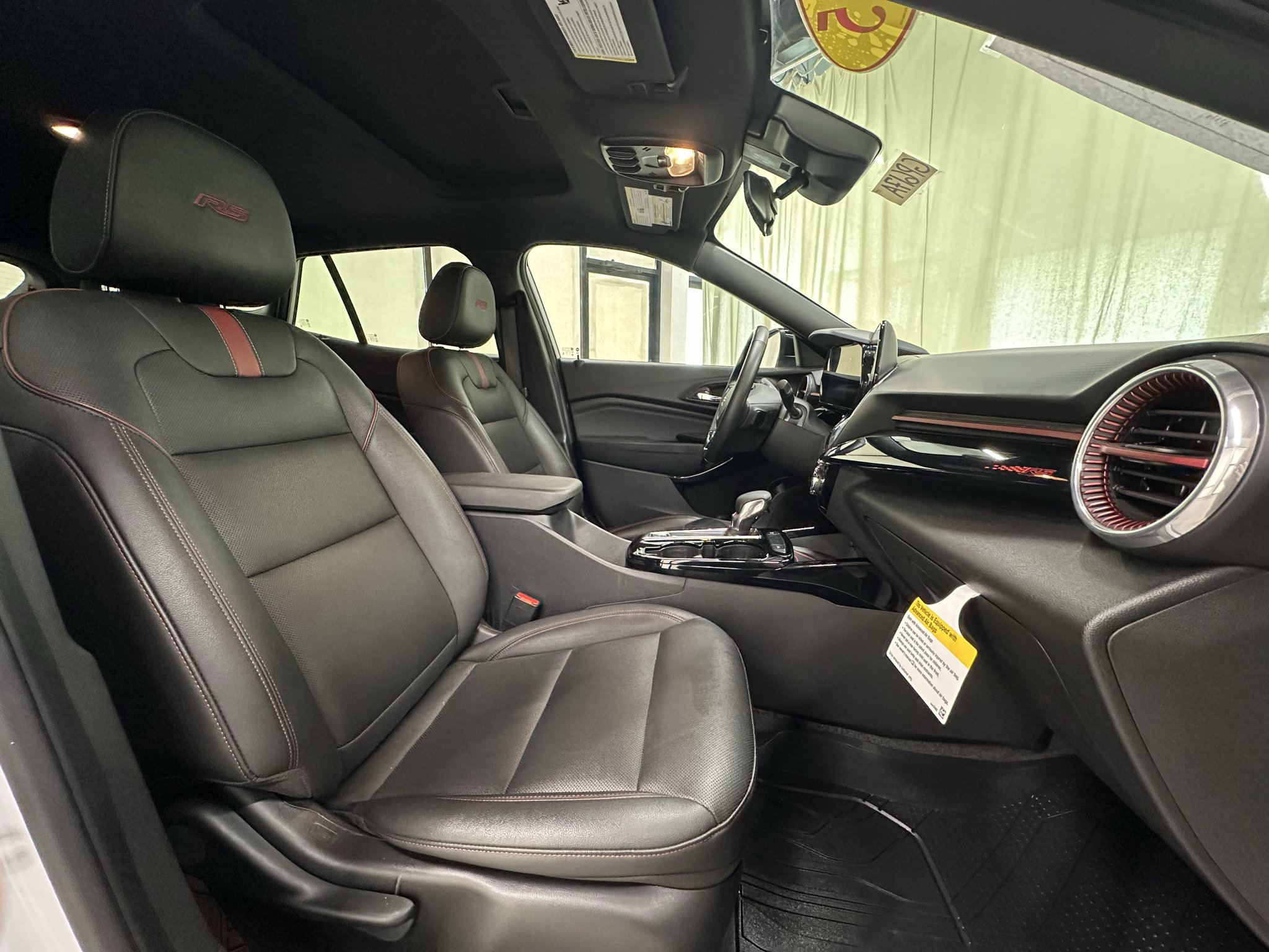 Used 2025 Chevrolet Trax RS w/ Sunroof Package FWD image 21