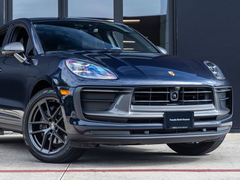 Certified 2023 Porsche Macan Turbo AWD/4WD image 9