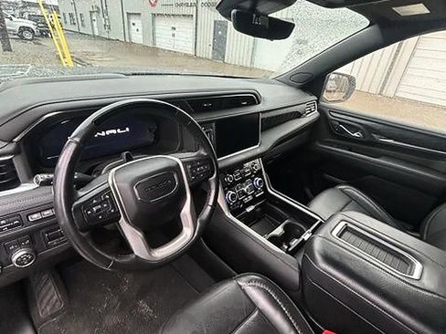 Used 2023 GMC Yukon XL Denali w/ Advanced Technology Package image 5