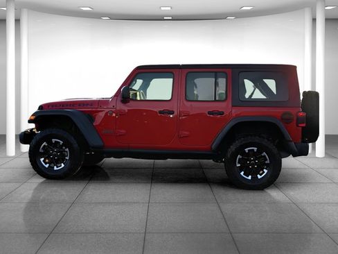 Used 2025 Jeep Wrangler Unlimited Rubicon AWD/4WD image 4