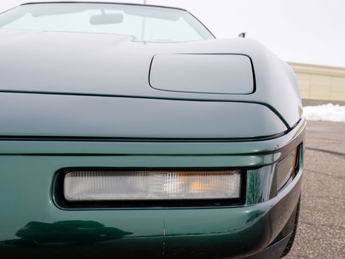 Used 1992 Chevrolet Corvette 2dr Convertible image 32