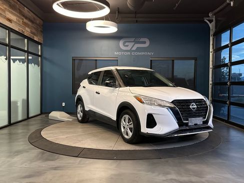 Used 2022 Nissan Kicks S FWD image 1