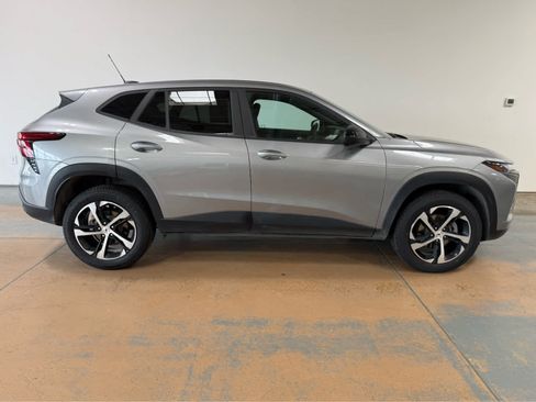 Used 2024 Chevrolet Trax RS FWD image 6