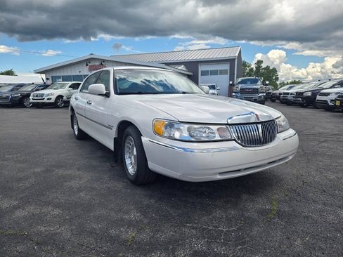 Used 1998 Lincoln Town Car Executive RWD image 10