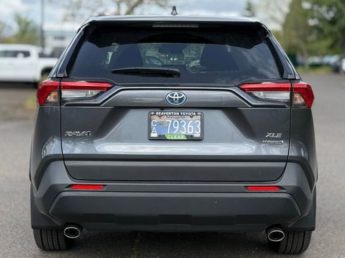 Used 2022 Toyota RAV4 XLE Premium image 4