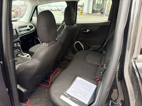 Used 2017 Jeep Renegade Latitude FWD image 5