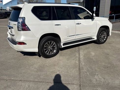 Used 2018 Lexus GX 460 Luxury image 3