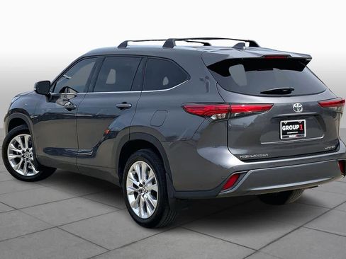 Used 2023 Toyota Highlander Limited FWD image 19