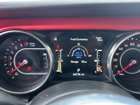 Used 2021 Jeep Gladiator Rubicon AWD/4WD image 12