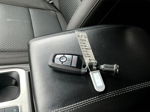 Used 2023 Ford Explorer XLT image 34