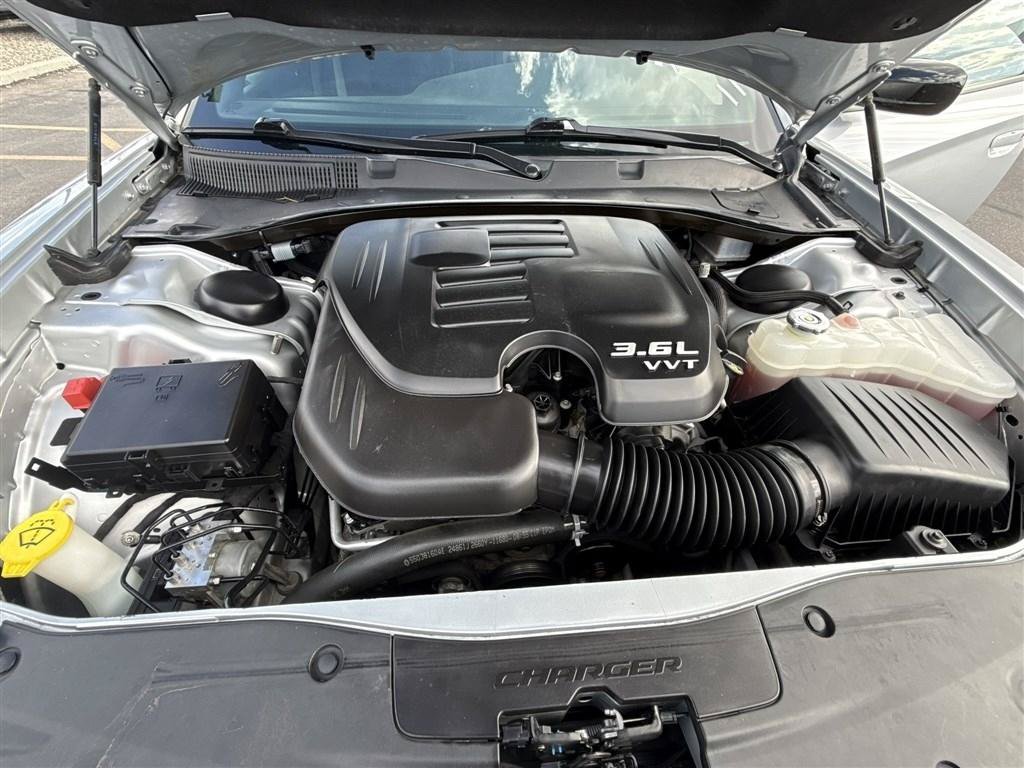 Used 2020 Dodge Charger SXT w/ Blacktop Package AWD/4WD image 19