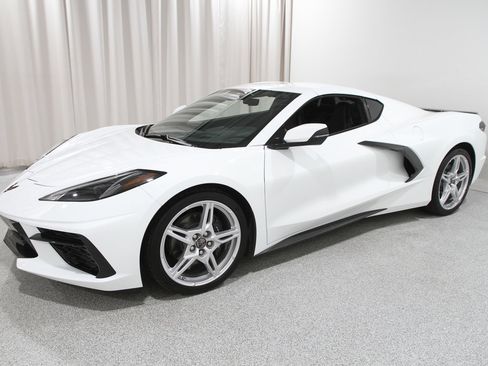 Used 2025 Chevrolet Corvette Stingray Preferred Cpe w/ 2LT image 3