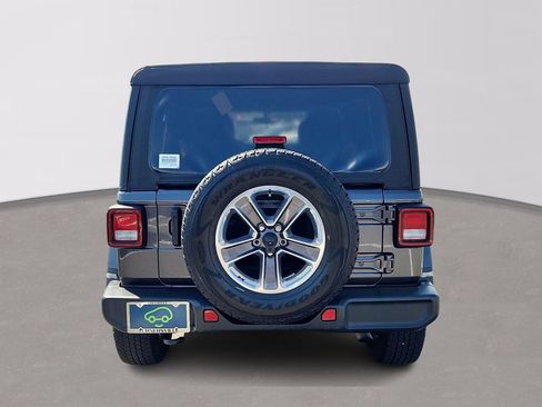 Used 2022 Jeep Wrangler Unlimited Sahara w/ Cold Weather Group AWD/4WD image 5