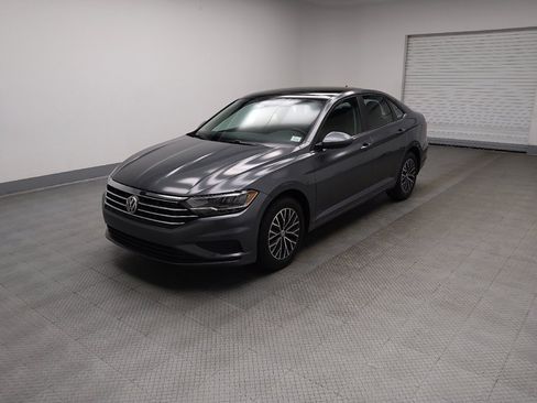 Used 2019 Volkswagen Jetta SE w/ Cold Weather Package FWD image 2