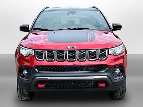 Used 2025 Jeep Compass Trailhawk AWD/4WD image 2