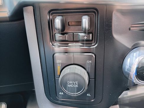 Used 2023 Ford F150 Lariat AWD/4WD image 18